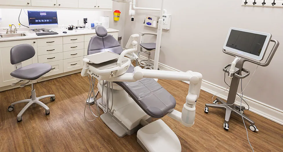 Woman experiencing tooth pain