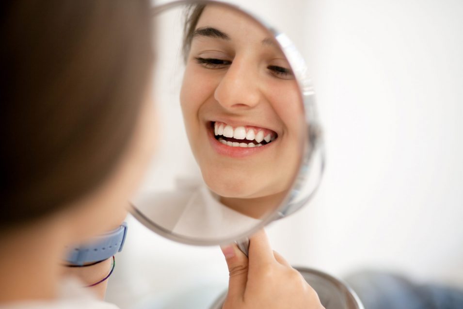 Cosmetic dentist treats teenage girl